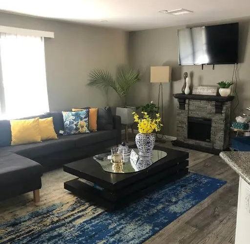 Vista To Red Rock Pets Friendly And Hot Tub Holiday home *
