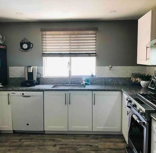 Vista To Red Rock Pets Friendly And Hot Tub Holiday home