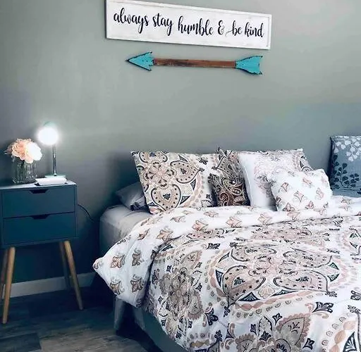 Vista To Red Rock Pets Friendly And Hot Tub Holiday home *