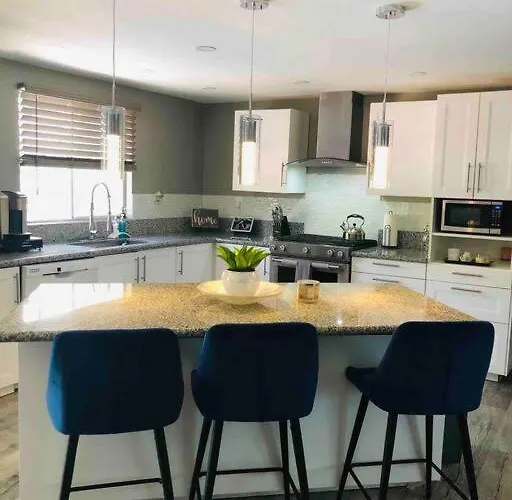 Holiday home Vista To Red Rock Pets Friendly And Hot Tub *