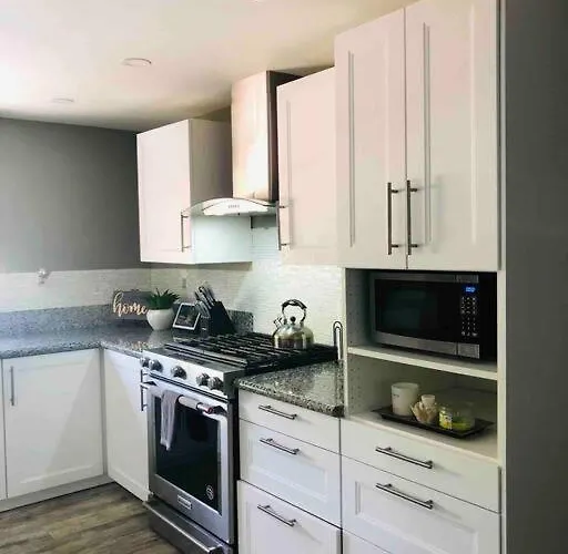 Vista To Red Rock Pets Friendly And Hot Tub Holiday home