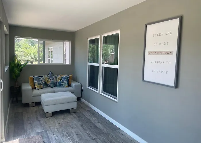 Vista To Red Rock Pets Friendly And Hot Tub Holiday home