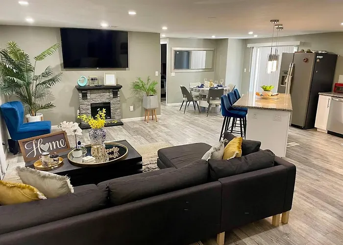 Vista To Red Rock Pets Friendly And Hot Tub Holiday home