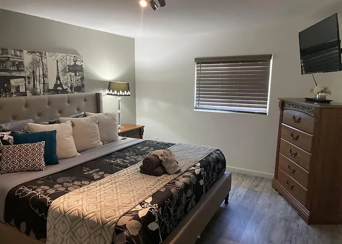 Vista To Red Rock Pets Friendly And Hot Tub Holiday home *