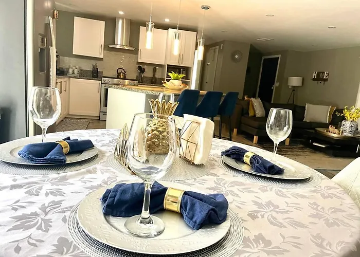 Vista To Red Rock Pets Friendly And Hot Tub Holiday home